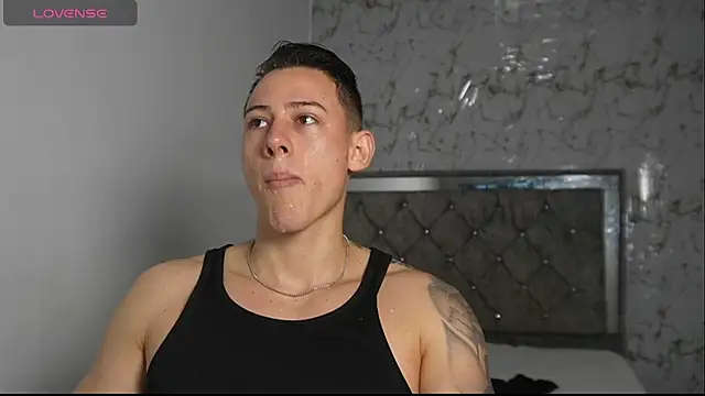 Snapshot of Muscle_King_Cum chatting on May 6, 1:49 pm Muscle King Cum online show from May 6, 1:49 pm