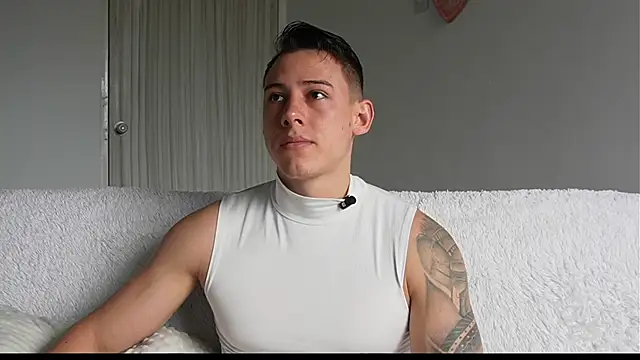 Snapshot of Muscle_King_Cum chatting on May 11, 2:45 pm Muscle King Cum online show from May 11, 2:45 pm