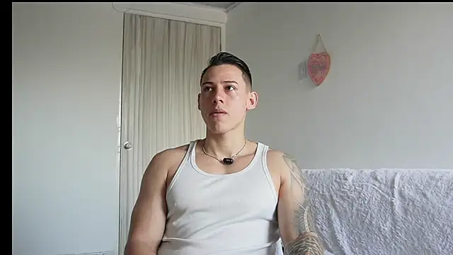 Snapshot of Muscle_King_Cum chatting on May 12, 1:41 pm Muscle King Cum online show from May 12, 1:41 pm