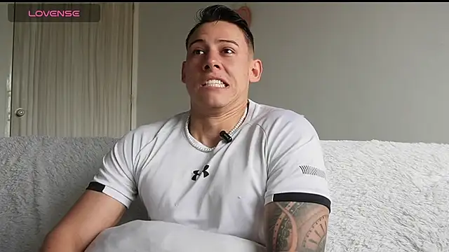 Snapshot of Muscle_King_Cum chatting on May 28, 12:57 pm Muscle King Cum online show from May 28, 12:57 pm