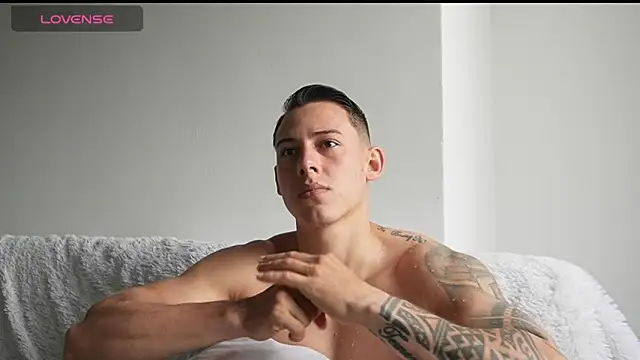 Snapshot of Muscle_King_Cum chatting on May 29, 1:53 pm Muscle King Cum online show from May 29, 1:53 pm