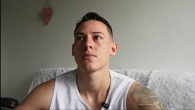 Snapshot of Muscle_King_Cum chatting on June 6, 2:00 pm Muscle King Cum online show from June 6, 2:00 pm