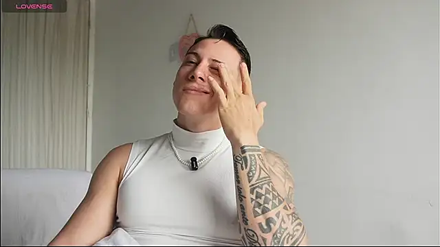 Snapshot of Muscle_King_Cum chatting on June 19, 1:15 pm Muscle King Cum online show from June 19, 1:15 pm