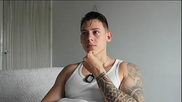 Snapshot of Muscle_King_Cum chatting on June 22, 2:03 pm Muscle King Cum online show from June 22, 2:03 pm