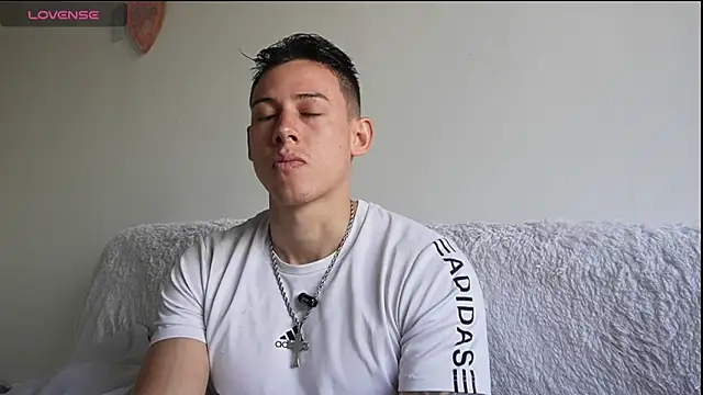 Snapshot of Muscle_King_Cum chatting on June 29, 1:33 pm Muscle King Cum online show from June 29, 1:33 pm