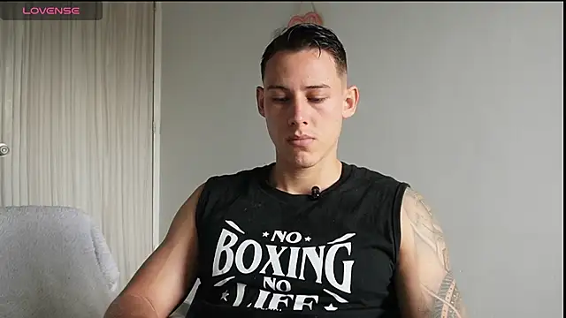 Snapshot of Muscle_King_Cum chatting on July 2, 1:39 pm Muscle King Cum online show from July 2, 1:39 pm