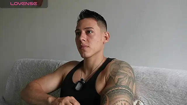 Snapshot of Muscle_King_Cum chatting on July 17, 1:40 pm Muscle King Cum online show from July 17, 1:40 pm