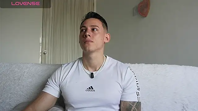 Snapshot of Muscle_King_Cum chatting on July 22, 3:04 pm Muscle King Cum online show from July 22, 3:04 pm