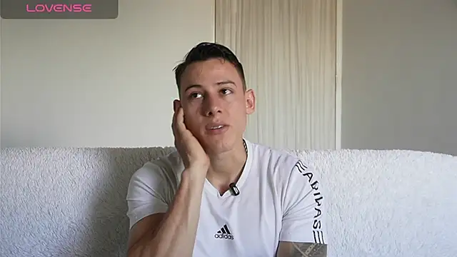 Snapshot of Muscle_King_Cum chatting on July 27, 2:35 pm Muscle King Cum online show from July 27, 2:35 pm