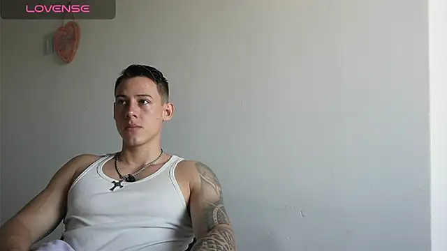 Snapshot of Muscle_King_Cum chatting on July 28, 1:43 pm Muscle King Cum online show from July 28, 1:43 pm