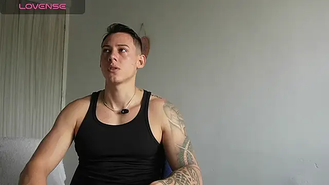 Snapshot of Muscle_King_Cum chatting on July 31, 1:32 pm Muscle King Cum online show from July 31, 1:32 pm