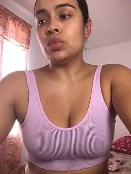 JuanaSimons online show from April 19, 9:39 pm