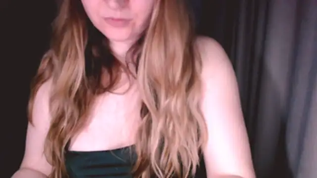 Snapshot of fiona_cute_2 chatting on April 6, 8:10 pm fiona cute 2 online show from April 6, 8:10 pm