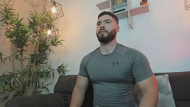 Snapshot of SebastianVilla_ chatting on June 11, 9:35 pm SebastianVilla online show from June 11, 9:35 pm