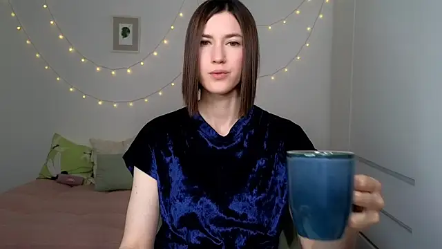 Snapshot of AliciaNewell chatting on July 14, 4:28 am AliciaNewell online show from July 14, 4:28 am