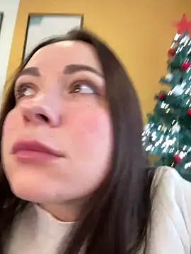 Snapshot of dreams4u chatting on January 4, 9:54 am dreams4u online show from January 4, 9:54 am