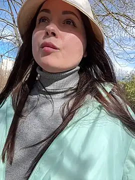 Snapshot of dreams4u chatting on March 12, 9:23 am dreams4u online show from March 12, 9:23 am