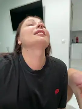 Snapshot of dreams4u chatting on September 27, 9:36 am dreams4u online show from September 27, 9:36 am