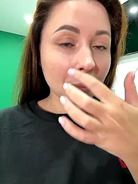 Snapshot of dreams4u chatting on October 12, 9:19 am dreams4u online show from October 12, 9:19 am