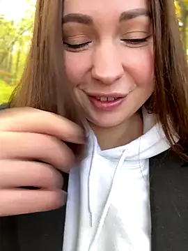 Snapshot of dreams4u chatting on October 22, 10:37 am dreams4u online show from October 22, 10:37 am