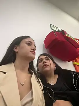 Snapshot of _Caroliinee_ chatting on January 28, 7:21 pm Caroliinee online show from January 28, 7:21 pm