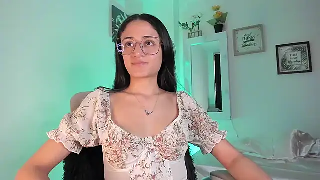 Snapshot of _Caroliinee_ chatting on February 12, 9:33 pm Caroliinee online show from February 12, 9:33 pm