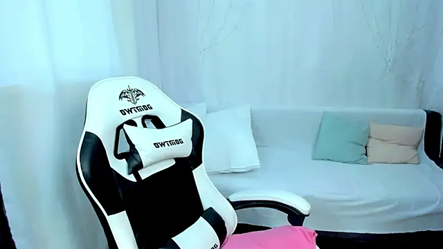 Lily Daviss online show from April 12, 3:55 am