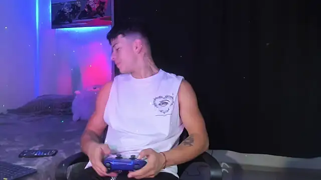 Dominic Biker   online show from December 15, 3:02 am