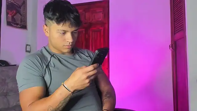 Snapshot of Dominic_Biker__ chatting on April 17, 3:53 am Dominic Biker online show from April 17, 3:53 am
