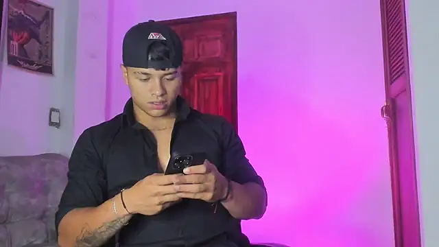 Snapshot of Dominic_Biker__ chatting on April 18, 6:28 am Dominic Biker online show from April 18, 6:28 am