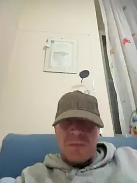 Snapshot of maurix9111 chatting on April 5, 7:22 pm maurix9111 online show from April 5, 7:22 pm