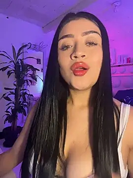 Snapshot of lucianaroy chatting on May 2, 4:17 am lucianaroy online show from May 2, 4:17 am