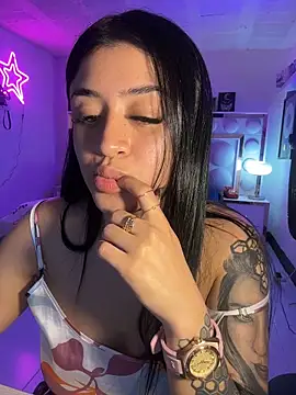 Snapshot of lucianaroy chatting on May 28, 4:37 pm lucianaroy online show from May 28, 4:37 pm