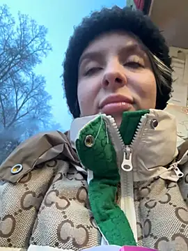 Snapshot of LikaCat chatting on January 7, 10:11 am LikaCat online show from January 7, 10:11 am