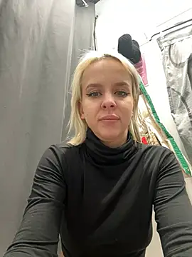Snapshot of LikaCat chatting on January 8, 7:24 am LikaCat online show from January 8, 7:24 am