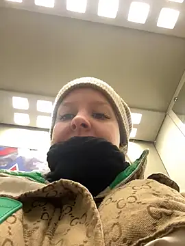 Snapshot of LikaCat chatting on February 1, 4:14 am LikaCat online show from February 1, 4:14 am