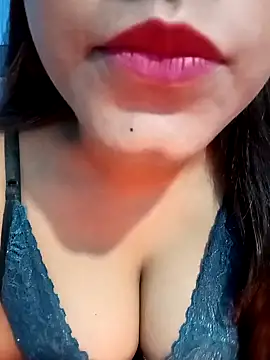 Snapshot of Gulabo-jaan chatting on December 17, 9:28 am Gulabo-jaan online show from December 17, 9:28 am