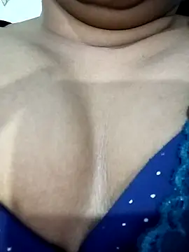 Snapshot of Gulabo-jaan chatting on December 15, 5:01 am Gulabo-jaan online show from December 15, 5:01 am