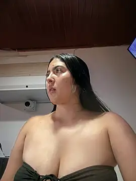 Snapshot of MarianaBenz chatting on February 7, 12:14 am MarianaBenz online show from February 7, 12:14 am