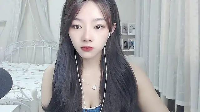 Snapshot of Jenny-Z chatting on June 13, 1:47 am Jenny-Z online show from June 13, 1:47 am