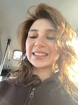 QuitieLia online show from March 14, 1:05 pm