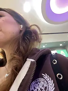 QuitieLia online show from March 18, 1:25 pm