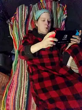 Snapshot of shadow199393 chatting on December 5, 7:17 pm shadow199393 online show from December 5, 7:17 pm