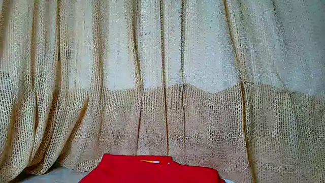 Snapshot of luciana_daza chatting on December 3, 2:03 am luciana daza online show from December 3, 2:03 am