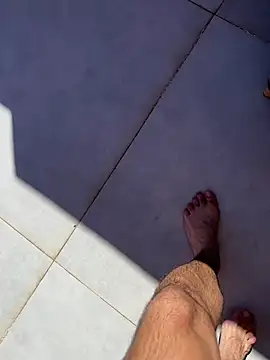 Snapshot of cagoulegrosse chatting on February 9, 2:18 pm cagoulegrosse online show from February 9, 2:18 pm