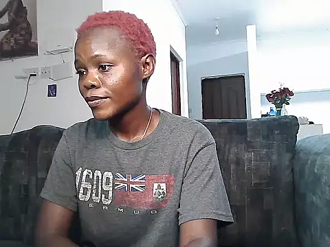 Snapshot of petiteebony_81 chatting on May 4, 4:25 pm petiteebony 81 online show from May 4, 4:25 pm