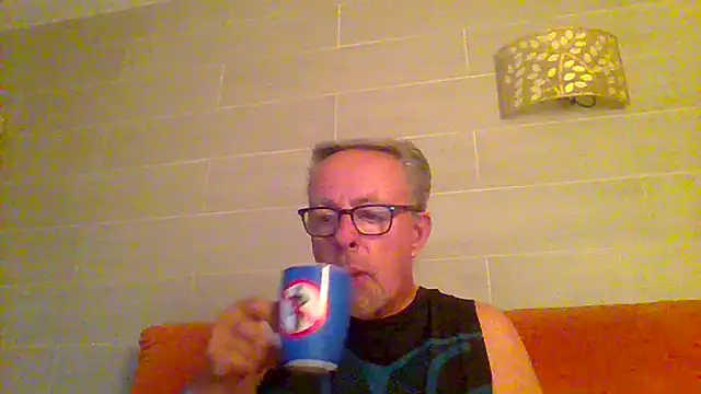 Snapshot of tuggy59 chatting on June 17, 4:48 am tuggy59 online show from June 17, 4:48 am