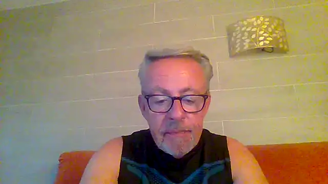 Snapshot of tuggy59 chatting on June 18, 5:08 am tuggy59 online show from June 18, 5:08 am