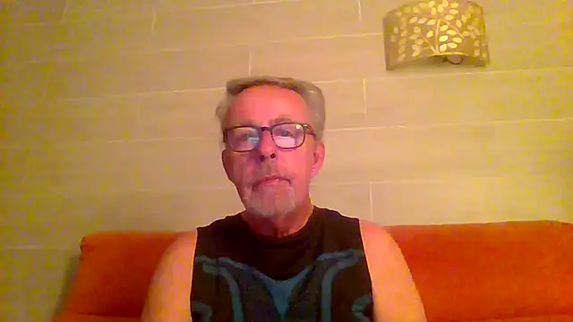 Snapshot of tuggy59 chatting on June 19, 4:17 am tuggy59 online show from June 19, 4:17 am