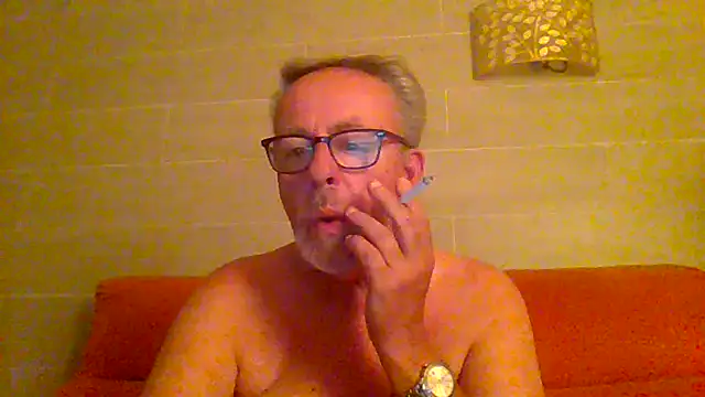 Snapshot of tuggy59 chatting on June 20, 3:53 am tuggy59 online show from June 20, 3:53 am